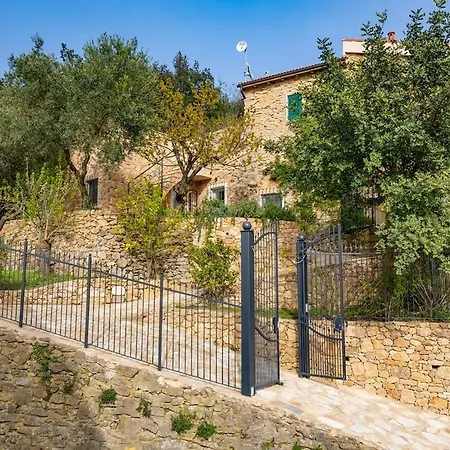 The Lemon House, With Private Garden At Le Manie, Finale Ligure *