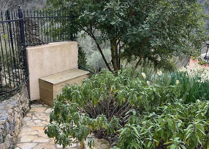Apartmán The Lemon House, With Private Garden At Le Manie, Finale Ligure *