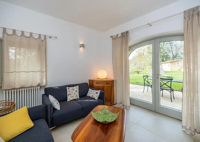 The Lemon House, With Private Garden At Le Manie, Finale Ligure *