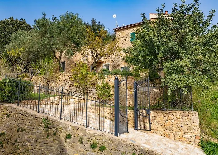 The Lemon House, With Private Garden At Le Manie, Finale Ligure *